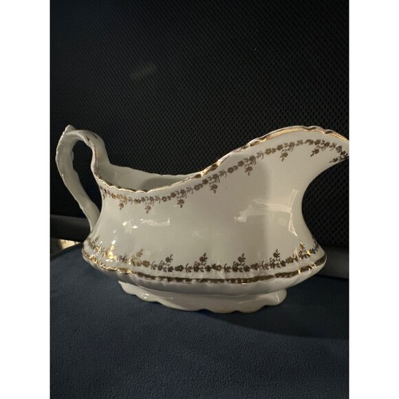 Vintage Porcelain Gold-Trimmed Gravy Boat With Floral Design - Picture 2 of 10